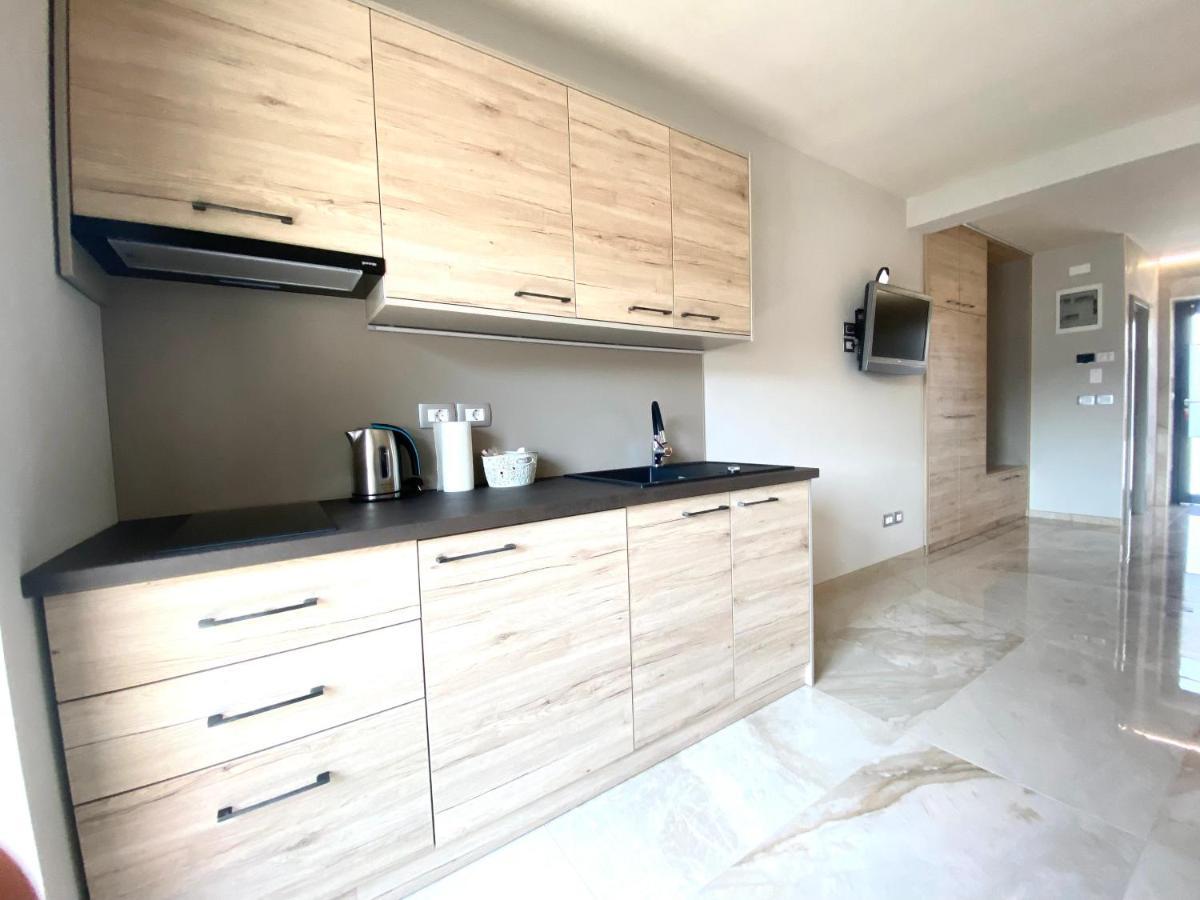 Rooms And Apartments Lisjak Копер Екстериор снимка
