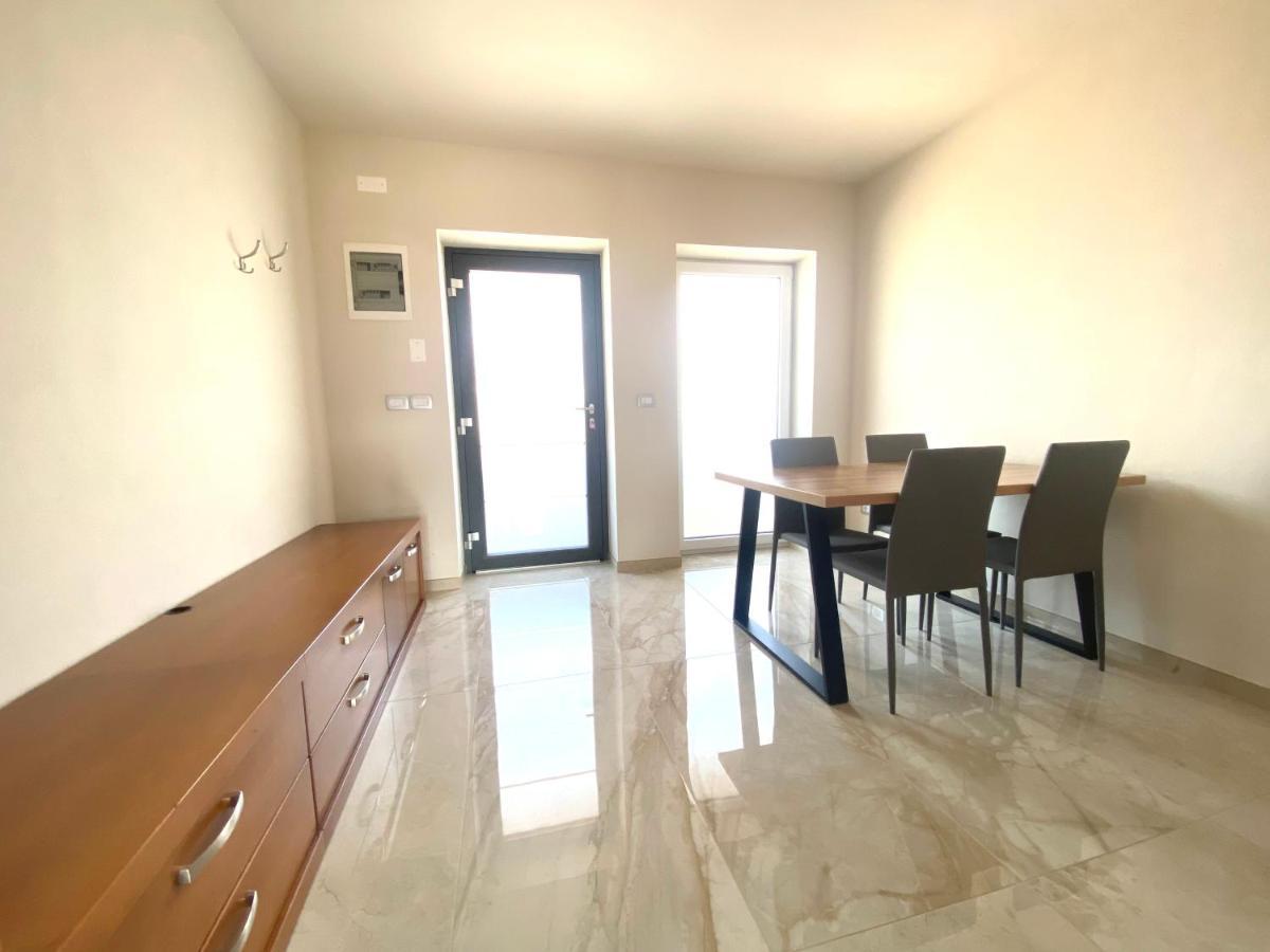 Rooms And Apartments Lisjak Копер Екстериор снимка